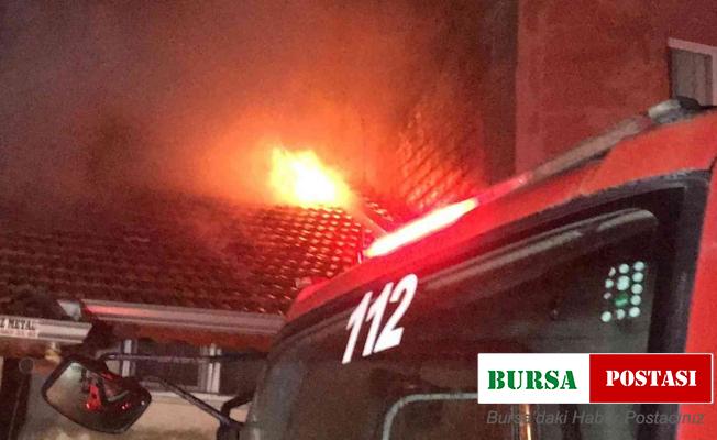 2 katlı binada çıkan yangında 3 kişi dumandan zehirlendi
