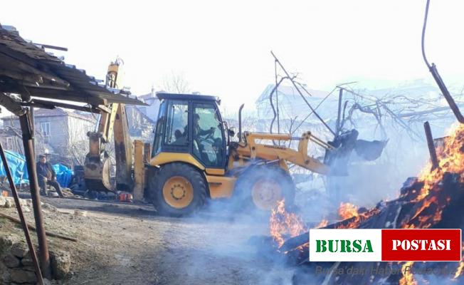 2 samanlık alev alev yandı