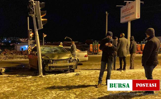 3 otomobilin karıştığı zincirleme kazada 7 kişi yaralandı