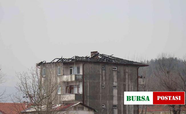 4 katlı binanın çatısı alev alev yandı
