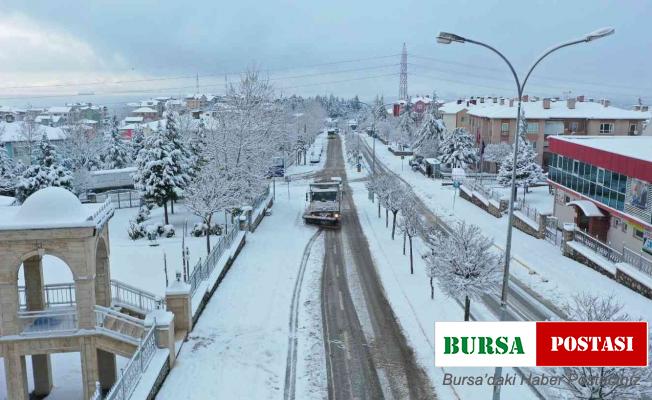 45 araç ve 150 personelle gece gündüz yolları açık tutuyor
