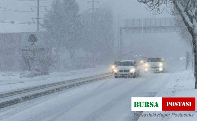 5 dakika yağan kar sokakları beyaza bürüdü