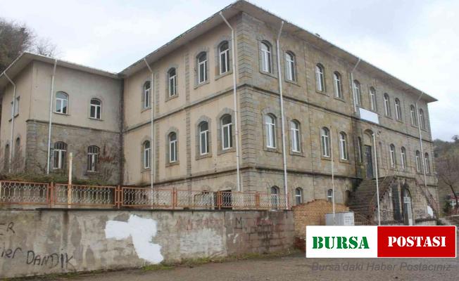 5 yıl önce kapatılan tarihi Tirebolu Lisesinin yeniden açılması isteniyor