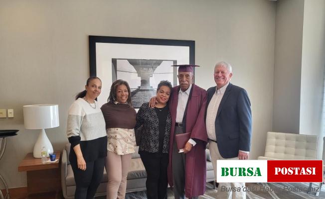 ABD’li adam 101 yaşında lise diploması aldı