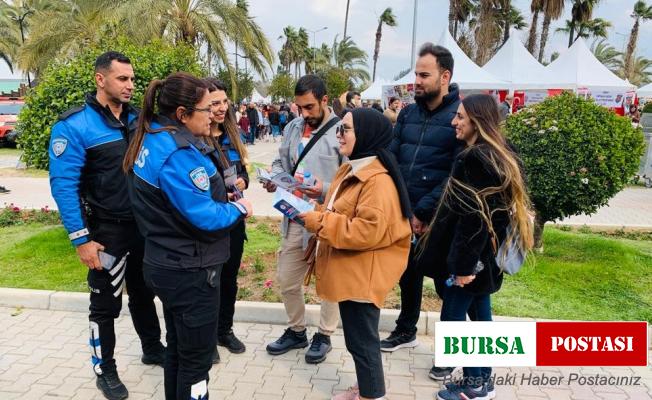 Adana polisi karnavalda vatandaşları suça karşı uyardı