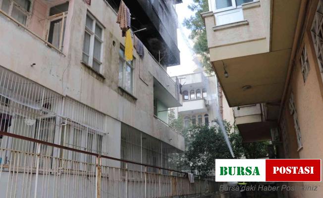 Adana’da 4 katlı binada yangın