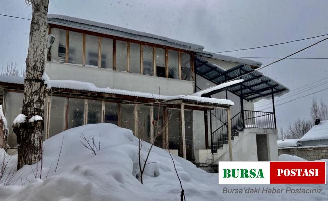 Ağrı ilkbaharda yeniden beyaza büründü