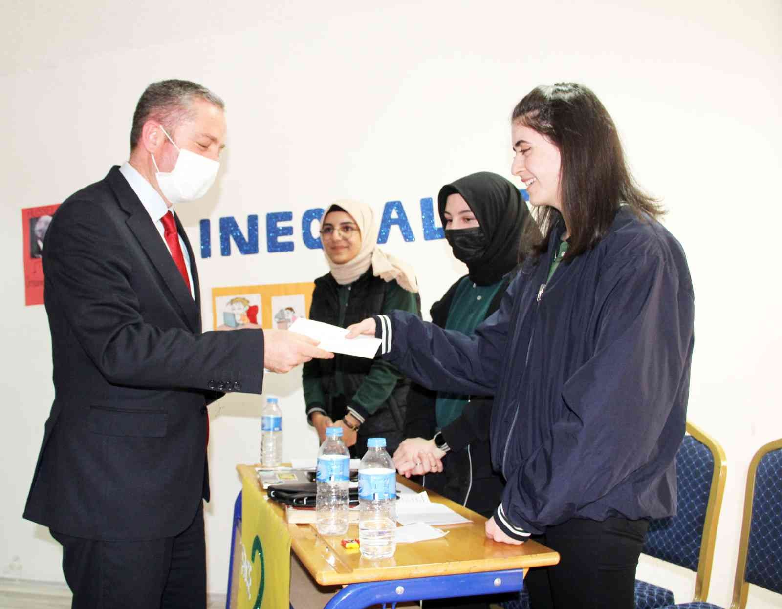 Ağrı’da “İngilizce Münazara” müsabakası yapıldı