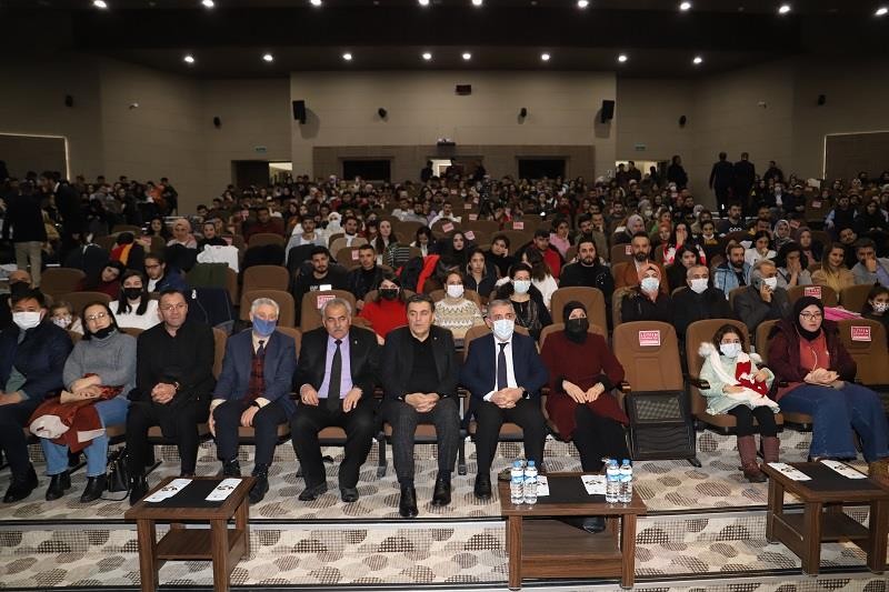AK Parti’den ARÜ Rektörü’ne hal