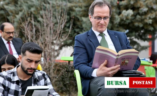 Akademisyenler ve öğrenciler kitap okuma etkinliğinde buluştu