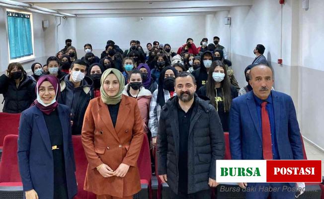 Aktürk, öğrencilerle Kariyer Söyleşi Programında bir araya geldi