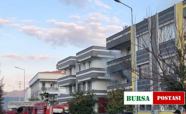 Akülü araba evi yaktı