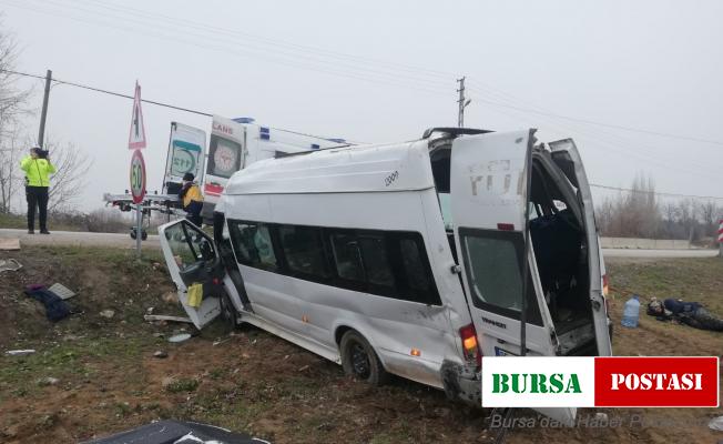 Amasya’da tarım işçilerini taşıyan minibüs devrildi: 17 yaralı