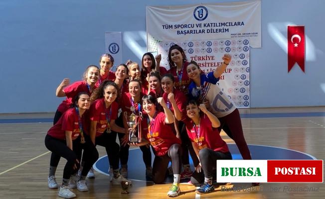 Anadolu Üniversitesi Kadın Voleybol Takımı Süper Lige bir adım daha yaklaştı