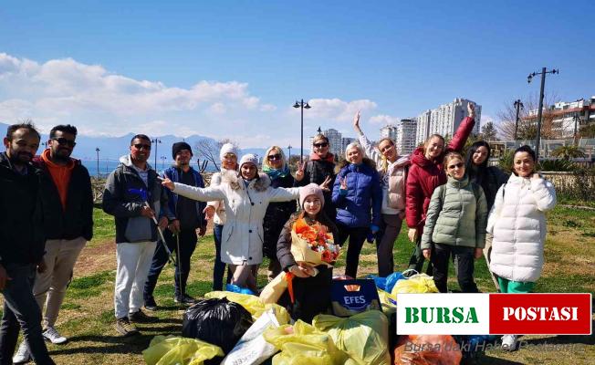 Antalya’da Rus ve Ukraynalılar birlikte çöp topladı
