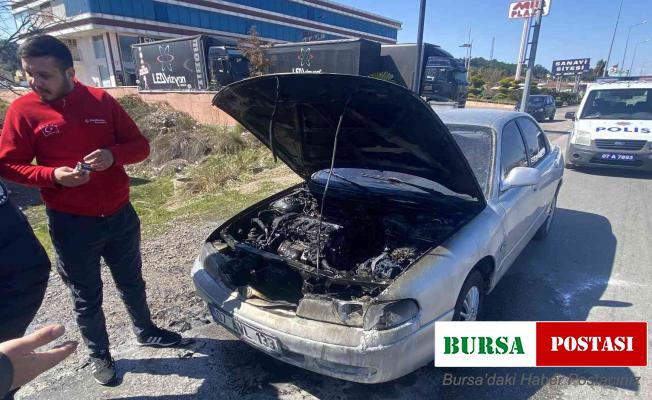 Antalya’da seyir halindeki otomobil yandı