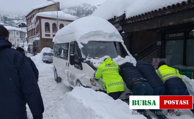 Araçları yolda kalan vatandaşların yarımına polis ekipleri koştu