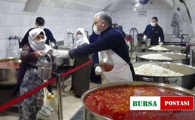 Aşevinde Ramazan yoğunluğu