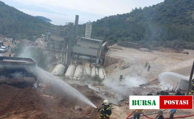 Asfalt malzemesi yüklü tankerdeki yangın söndürüldü