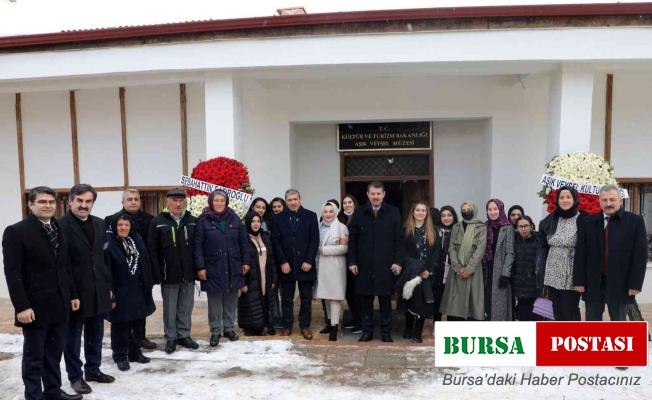Aşık Veysel kabri başında anıldı