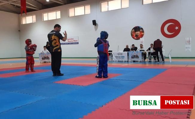 Ataları için yumruklarını vurdular