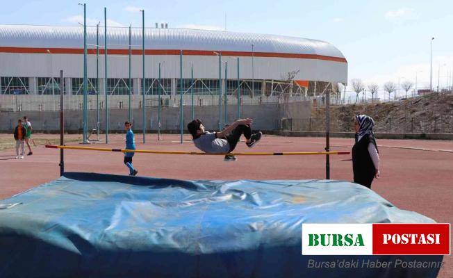 Atletler il birincisi olmak için ter döktü