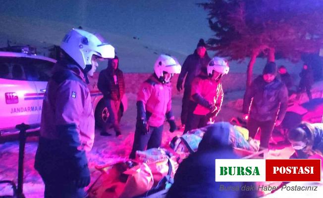 Ayağını kıran kayakçıyı jandama kurtardı