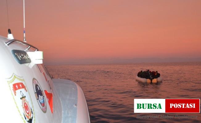 Ayvalık’ta 26 düzensiz göçmen kurtarıldı