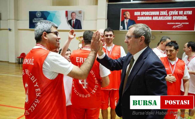 Ayvalık’ta Başkan Ergin’den down sendromlu çocuklara sürpriz