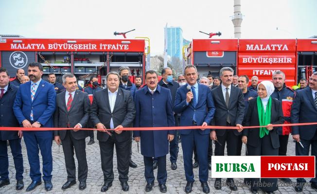 Bakan Özer, Malatya Büyükşehir Belediyesini ziyaret etti
