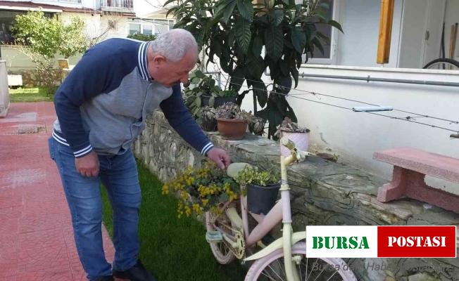 Balıkesir’de çiçek hırsızı kadın, güvenlik kamerasına yakalandı