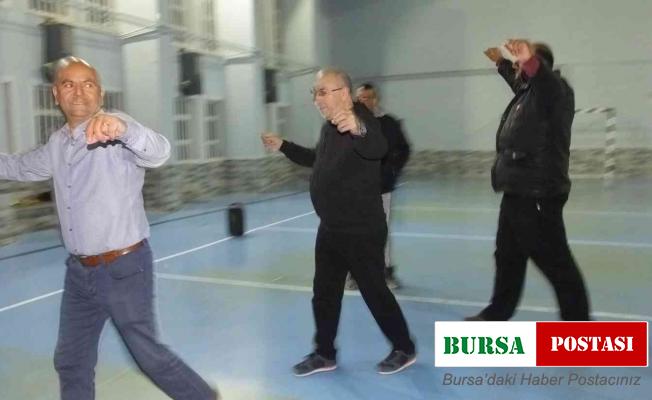 Balıkesir’de mahalle muhtarları zeybek, çökertme ve Edremit güvende oyunlarını öğrendi