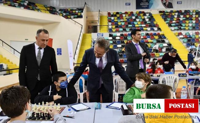 Balıkesir’de öğrenciler satrançta ödül için hamle yaptılar