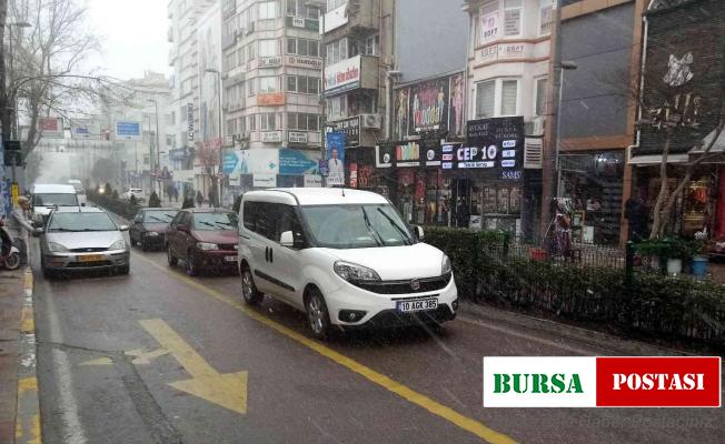 Bandırma güne karla uyandı