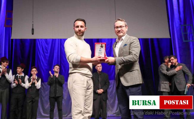 Başakşehir’de genç tiyatrocular ödüllerini aldı