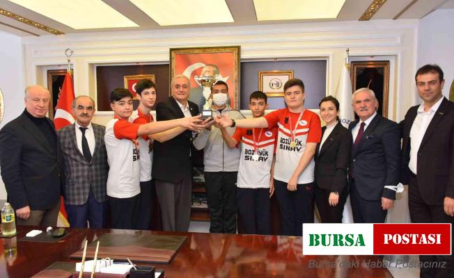 Başkan Bakkalcıoğlu’ndan dart şampiyonlarına  ödül