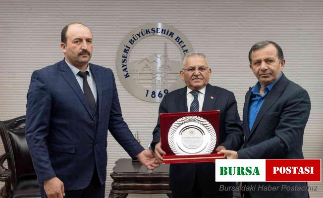 Başkan Büyükkılıç’a Tomarza çiftçileri adına ‘teşekkür plaketi’