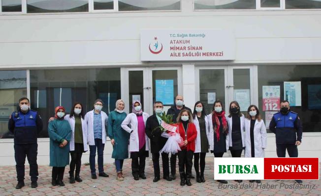 Başkan Deveci’den sağlıkçılara çiçek jesti