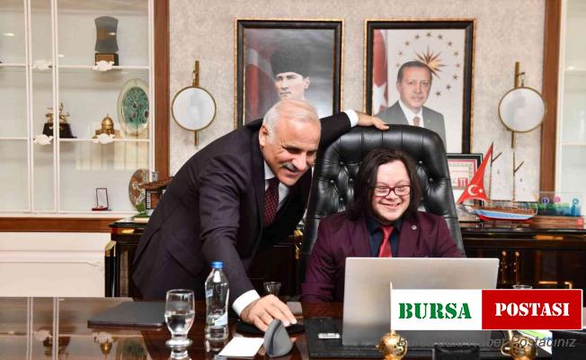 Başkan Zorluoğlu koltuğunu Enes’e devretti