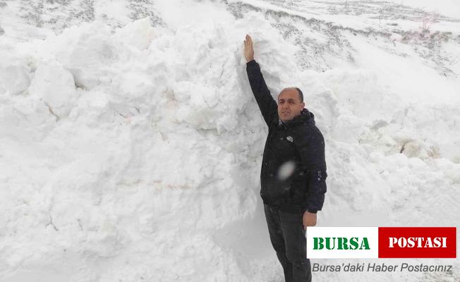 Batman’da kar kalınlığı 2 metreyi aştı, yol açma çalışmaları güçlükle yürütülüyor