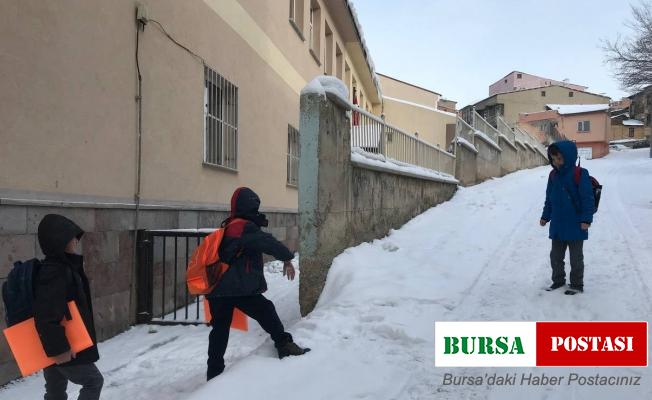 Bayburt’ta kar yağışı etkisini sürdürüyor