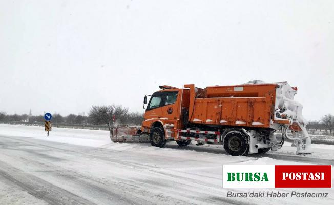 Bayburt’un yüksek kesimlerinde karla mücadele sürüyor