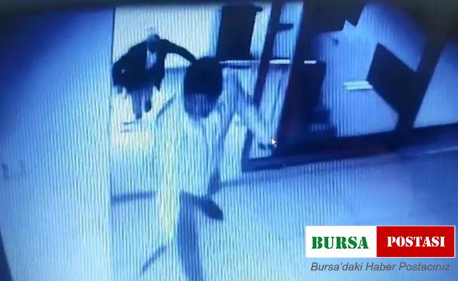 Belediye başkanına silahlı saldırıda bulunan şahsın belediye binasına girme anı güvenlik kamerasında