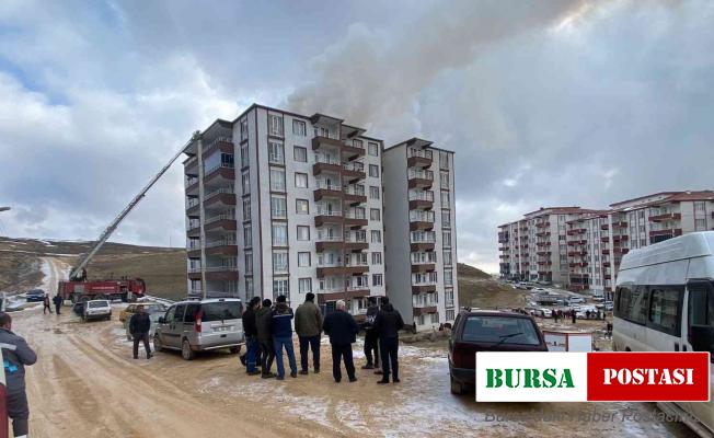 Besni’de çatı yangını paniğe neden oldu