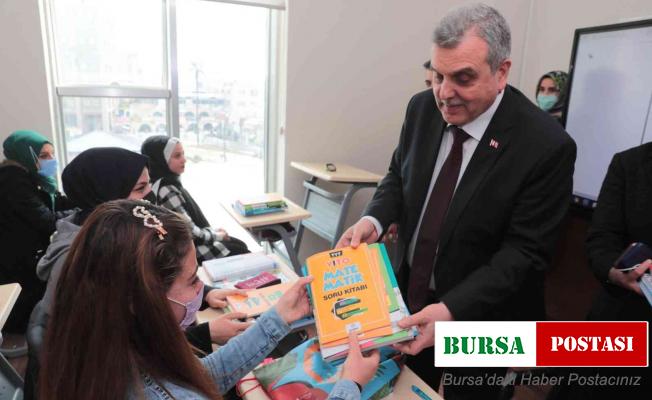 Beyazgül genç öğrencilerle bir araya geldi