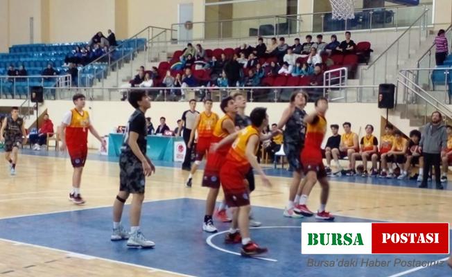 Bilecik’in ev sahipliğini yaptığı Okul Sporları Genç B Basketbol Müsabakaları tamamlandı