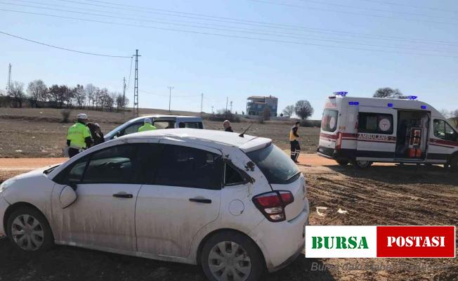 Bilecik’te anne ve oğlu kazada yaralandı