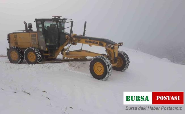 Bilecik’te kardan kapanan köy yollarını açma çalışmaları sürüyor