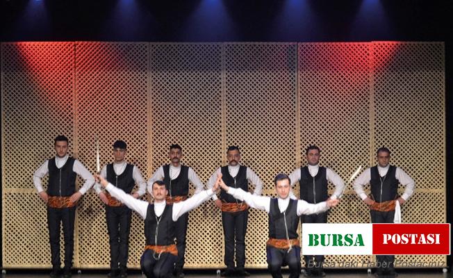 “Bir İstiklal Şehri Erzurum” tiyatro gösterisi yoğun ilgi gördü