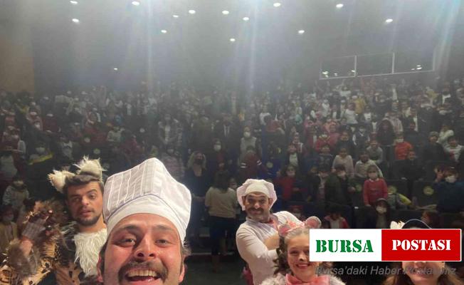 Bodrum’da öğrencilere tiyatro etkinliği sürüyor